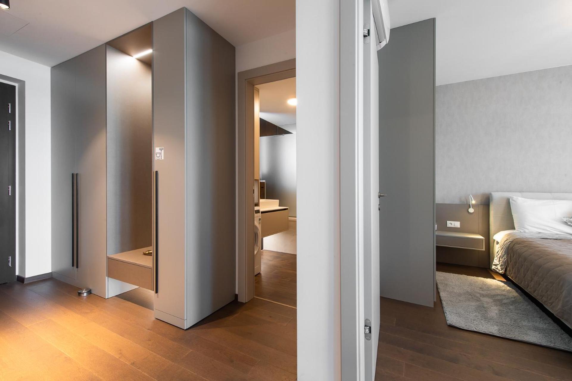 Nikas Eurovea Apartments - Free Parking Bratislava Bagian luar foto