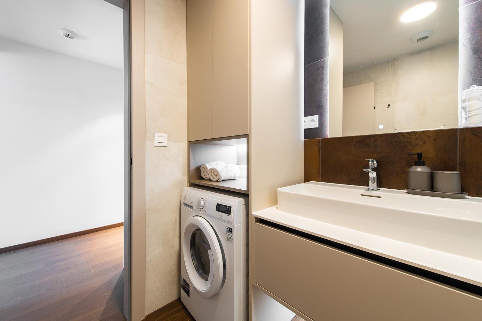 Nikas Eurovea Apartments - Free Parking Bratislava Bagian luar foto